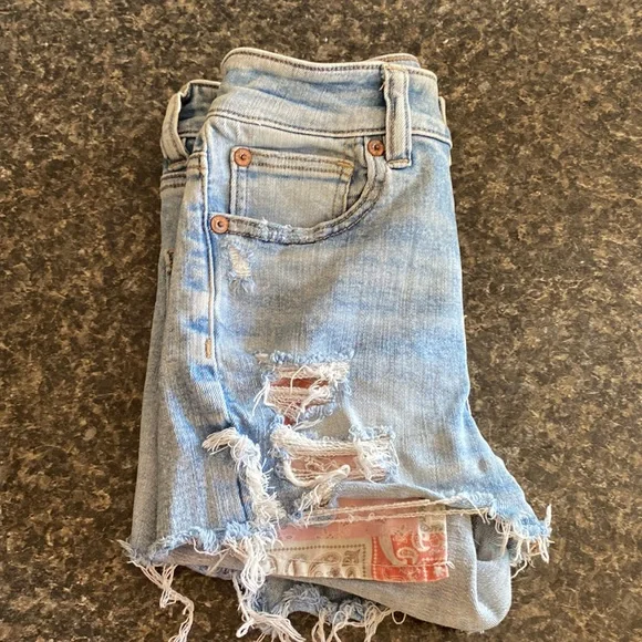 American eagle light wash Jean shorts - Picture 3 of 4